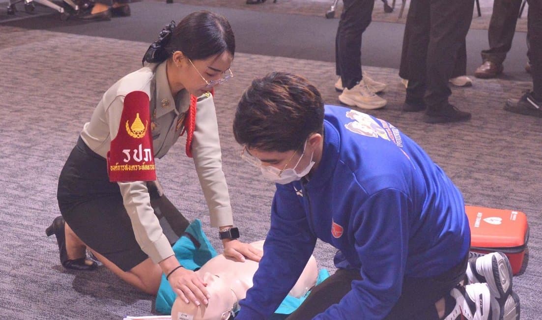 ทีมวิทยากรสอนการทำ CPR แบบลงมือจริง